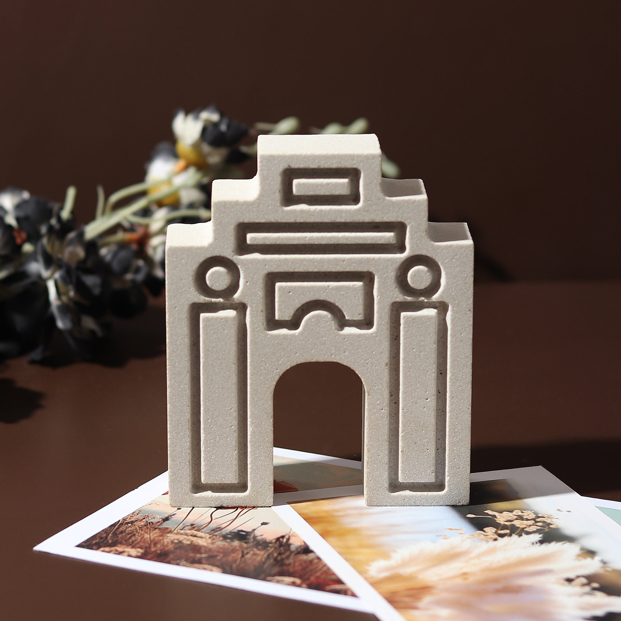 THE HERITAGE INDIA GATE PAPER WEIGHT - A Little Piece of Architecture